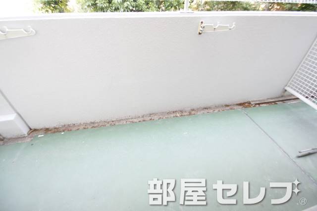 バルコニー　広々としたバルコニー。