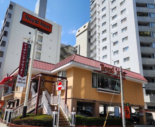 飲食店　ロイヤルホスト東天満店（飲食店）まで63m