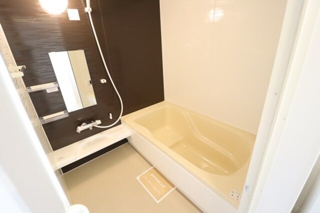 バス・シャワールーム　追い焚き給湯式浴室