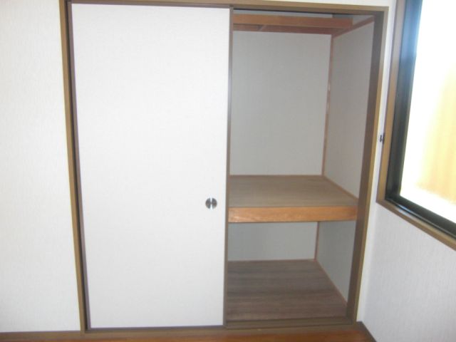 収納　北側の洋室の収納スペースです