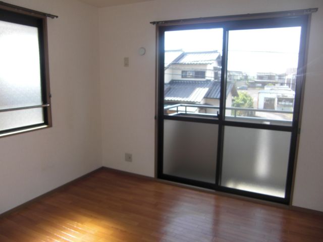 その他部屋・スペース　南側の洋室です