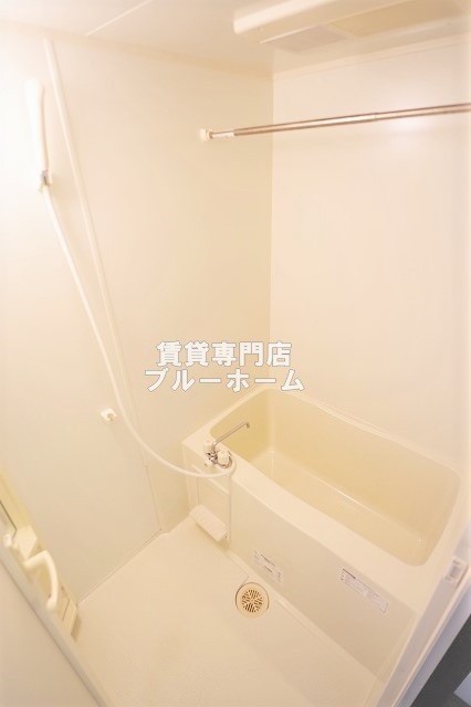 バス・シャワールーム　浴室乾燥機付きで雨の日の洗濯に困らない！