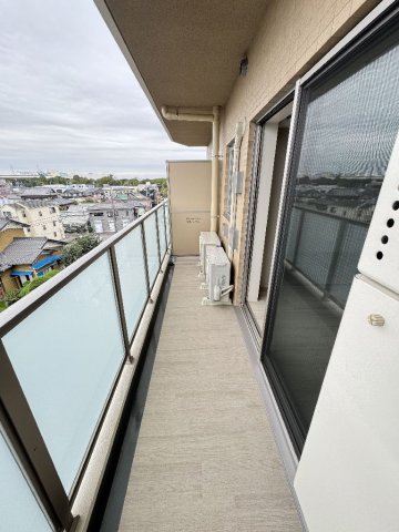 バルコニー　バルコニーからの眺めを楽しみながら食事をしませんか