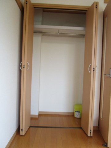 収納　クローゼットです。独立したお部屋で左右前後接していません♪