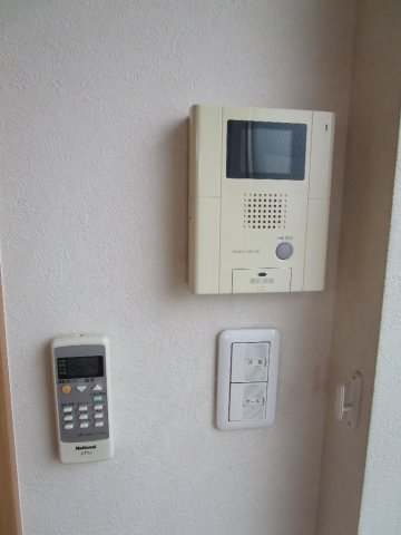 セキュリティ　TVモニターホンで来客を画面で確認出来て安心です♪