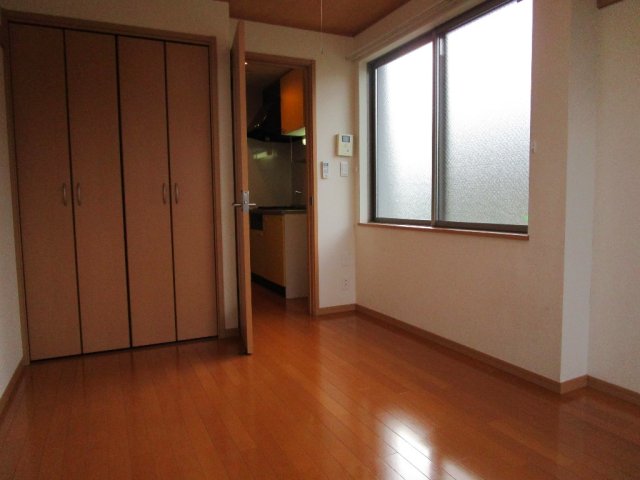 その他部屋・スペース　側面に大きな窓もあり、明るく風通しの良い間取りです♪