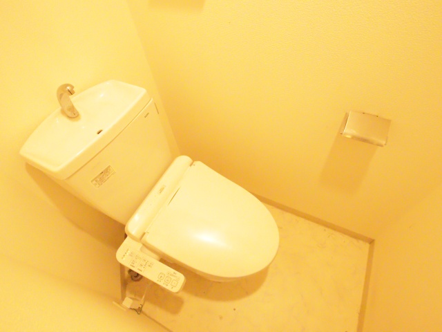 トイレ　※別室の参考写真の為、現況優先です。