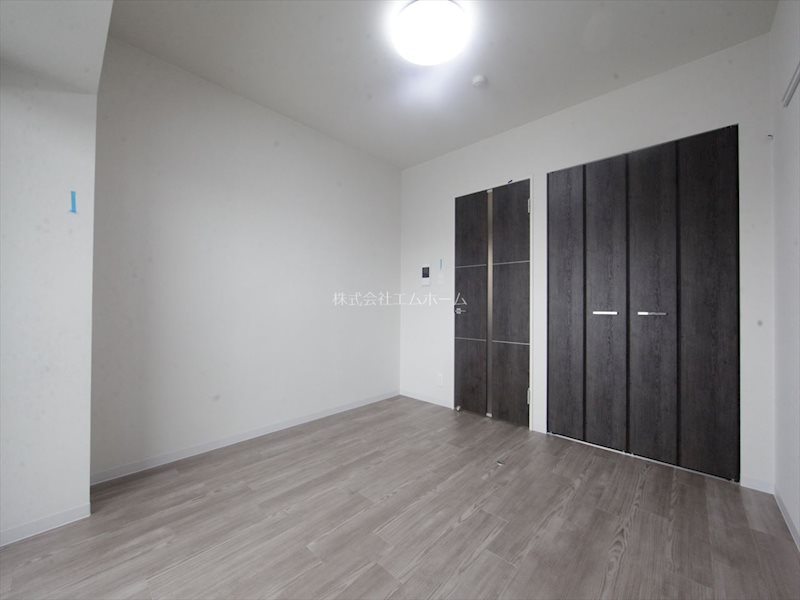 居室・リビング　洋室7帖　エアコン完備　バルコニーに面しています