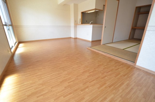 居室・リビング　西向き12帖のリビングです♪