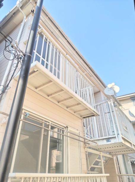 建物外観　閑静な住宅街☆最上階・角部屋・三面採光☆