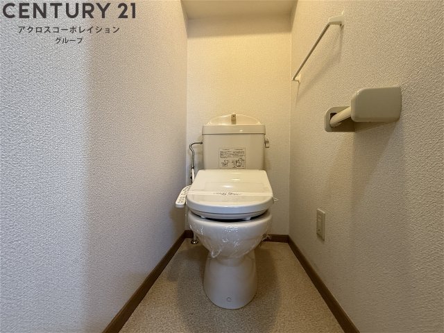 トイレ　温水洗浄暖房便座ついてます☆