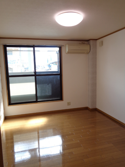 居室・リビング　エアコン・照明付き！