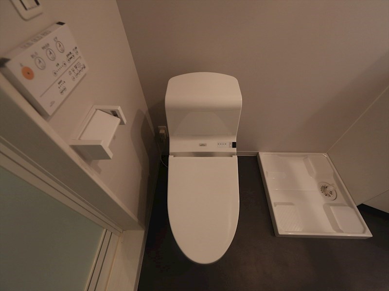 トイレ　温水洗浄暖房便座付トイレ