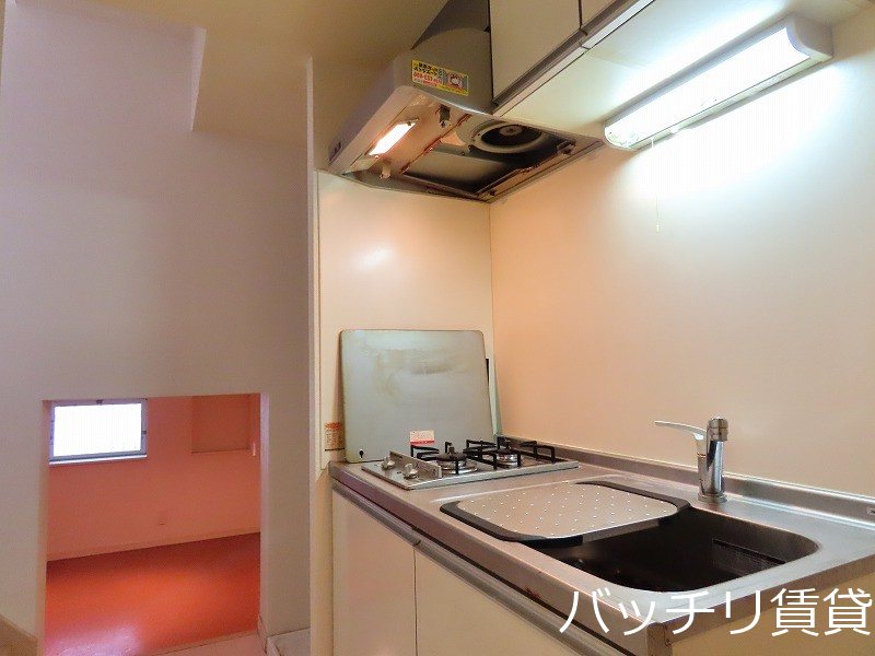 キッチン　画像は別号室タイプの為、現状を優先致します。