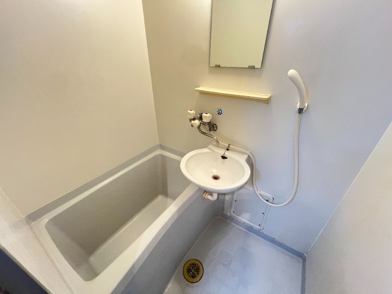 バス・シャワールーム　ゆったりとしたバスルーム