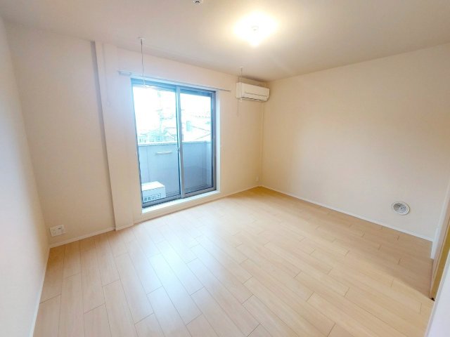 居室・リビング　★明るいフローリングのお部屋です★