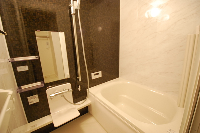 バス・シャワールーム　１０１　追い焚き機能付き風呂