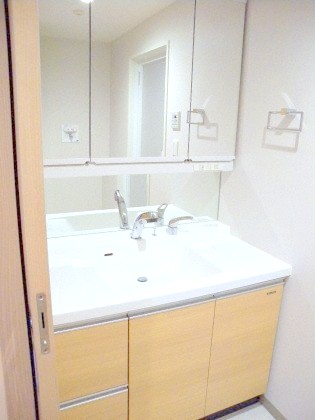 洗面設備　シャワー付きです♪