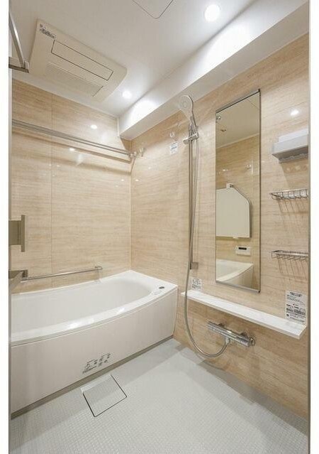 バス・シャワールーム　嬉しい追い焚き・浴室乾燥機付きです♪