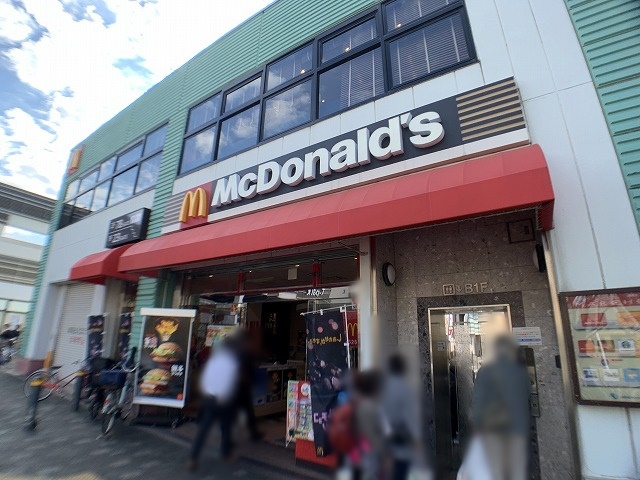 飲食店　マクドナルド湘南台西口店（飲食店）まで676m