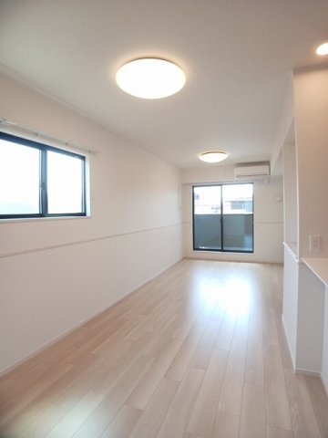 居室・リビング　こちらのリビングで趣味の時間をお楽しみください