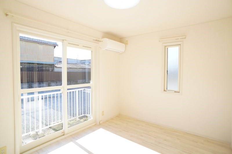 居室・リビング　反転イメージ