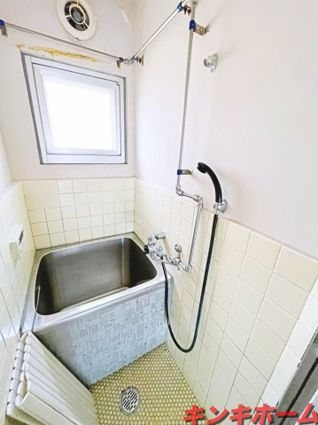 バス・シャワールーム　お風呂にも窓ございます