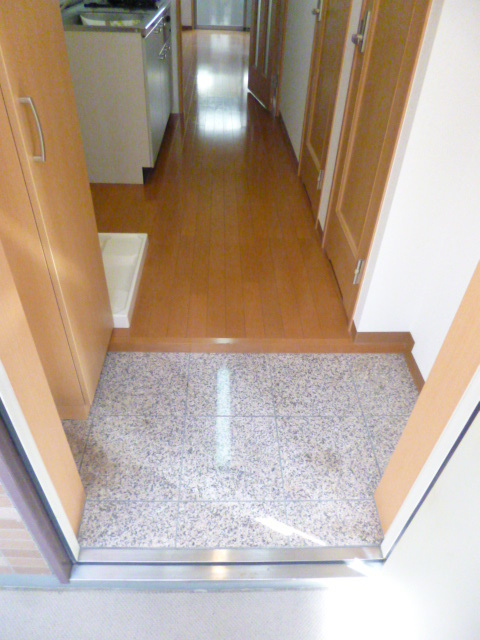 玄関　別部屋の写真です