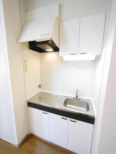 キッチン　コンパクトなキッチンで掃除もラクラク