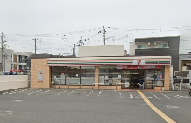 コンビニ　セブンイレブン　吹田泉町2丁目店（コンビニ）まで182m