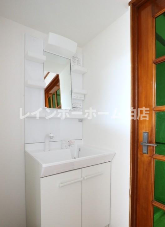 洗面設備　脱衣スペースもあります