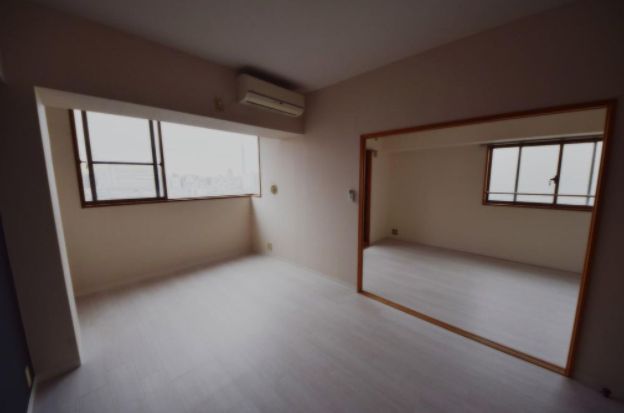 居室・リビング　こちらのリビングで趣味の時間をお楽しみください