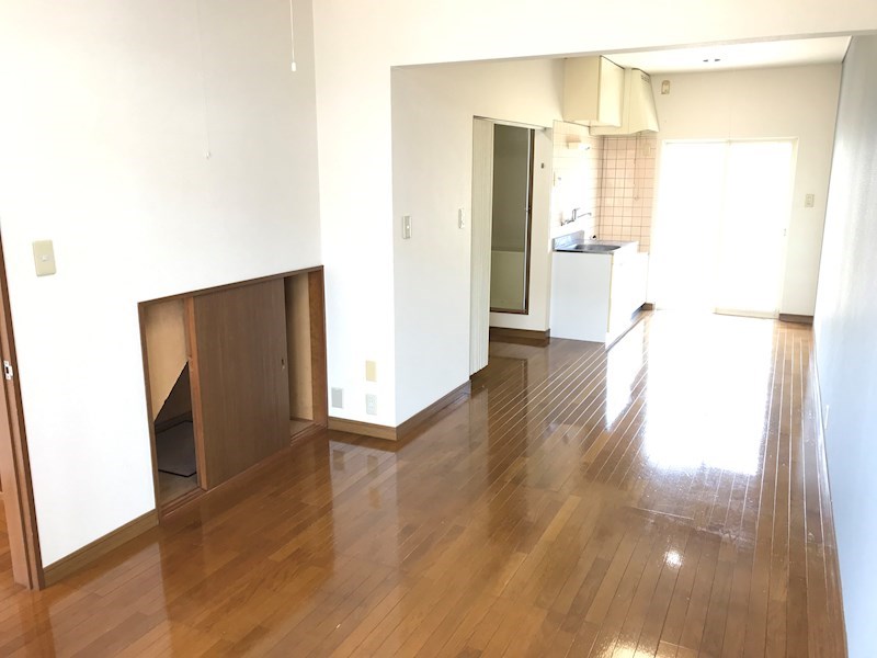 居室・リビング　12帖ととても広く大きいソファーなどを置くことも出来ますよ