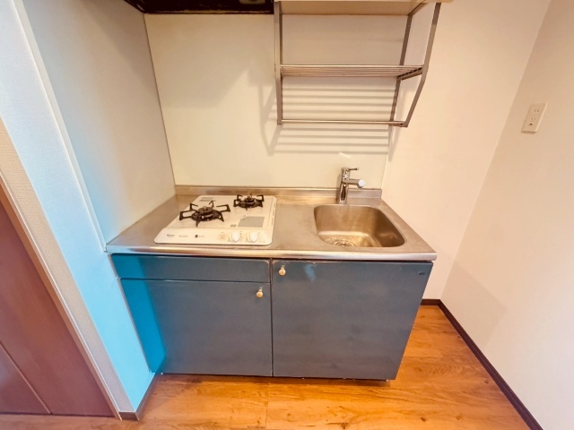 キッチン　※同タイプの別部屋の写真です。