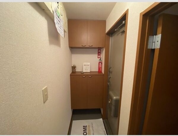 玄関　明るい玄関がお出迎えです☆