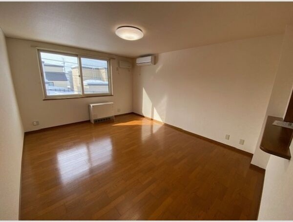 居室・リビング　明るいリビングで気持ちも明るくなりますね♪