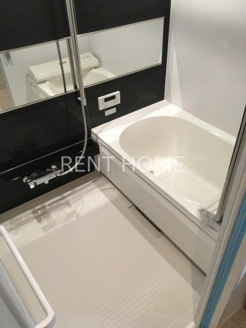 バス・シャワールーム　広めの浴室です。（追い焚き・浴室乾燥機付）