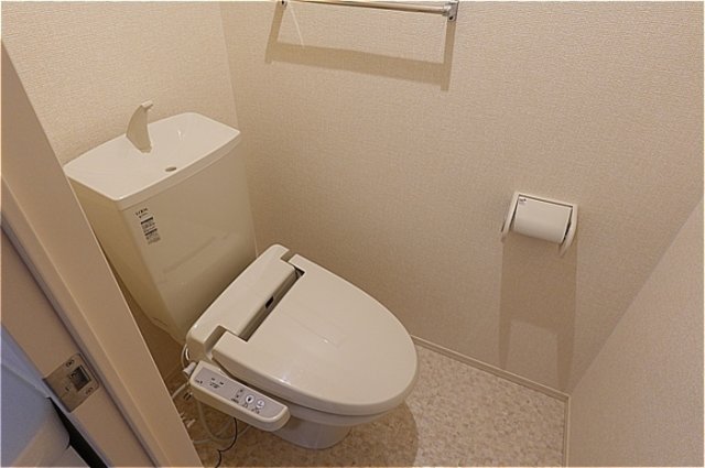 トイレ　温水洗浄暖房便座のトイレ