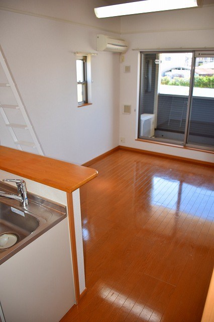 居室・リビング　室内