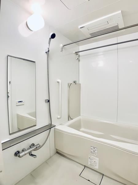 バス・シャワールーム　落ち着いた空間のお風呂です