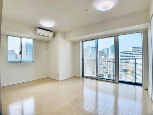 居室・リビング　こちらの居間で趣味の時間をお楽しみください