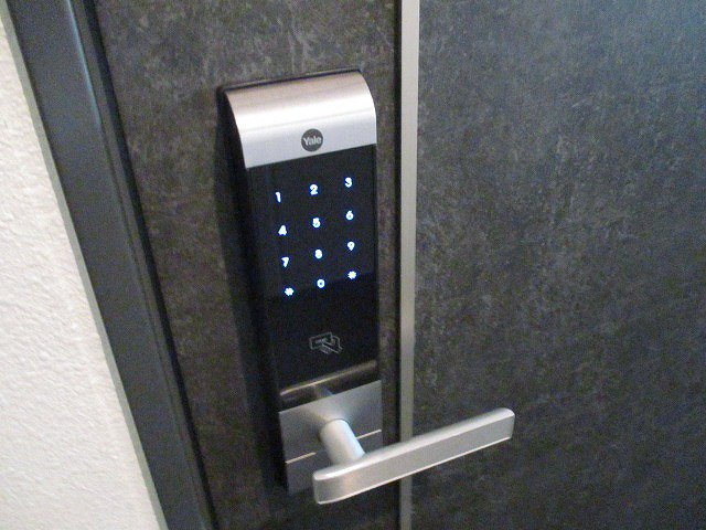 玄関　カードキー