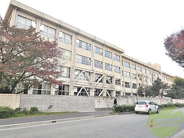 中学校　第十中学校（中学校）まで520m