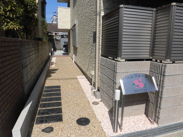エントランス　入口までの通路です。