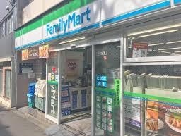コンビニ　ファミリーマート 西麻布霞町店（コンビニ）まで270m