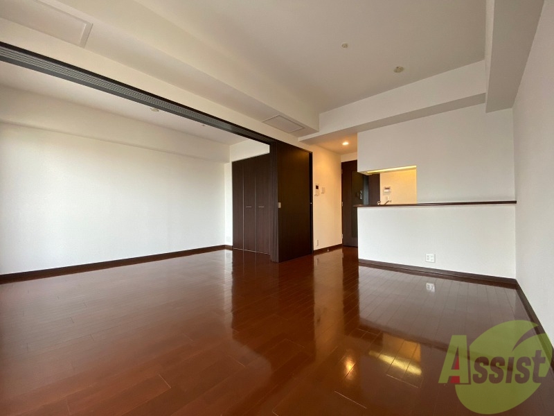 居室・リビング　広くてキレイなお部屋が広がっていて、充実した生活が送れそう。