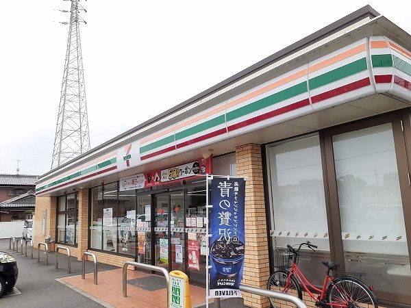 コンビニ　セブンイレブン鈴鹿桜島５丁目店（コンビニ）まで400m