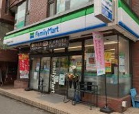 コンビニ　ファミリーマート 世田谷新町店（コンビニ）まで930m