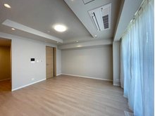 居室・リビング　同マンション別部屋参照。