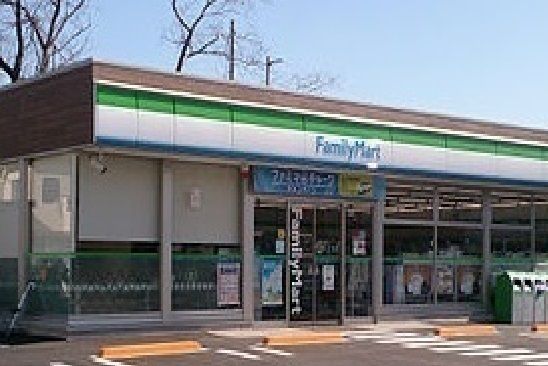 コンビニ　ファミリーマート（コンビニ）まで300m